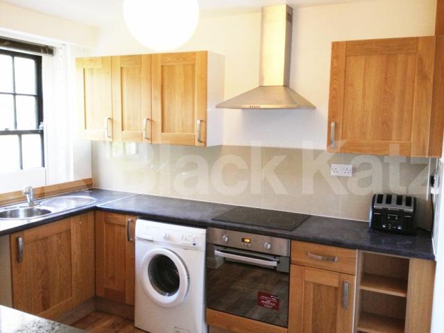 			NEW INSTRUCTION , 2 Bedroom, 1 bath, 1 reception Apartment			 Albion Avenue, Clapham North/Stockwell